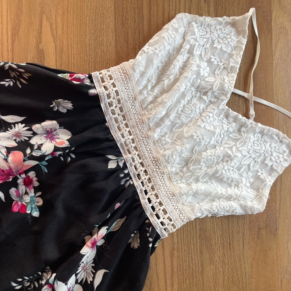 Perfect summer dress; only worn a couple of times - Picture 1 of 8